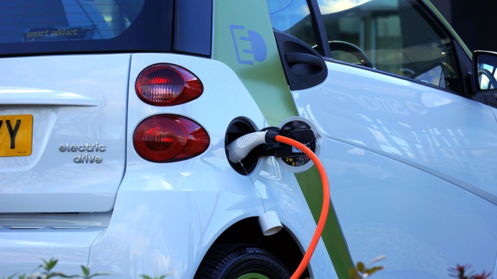 cargador de coche electrico en casa Santander